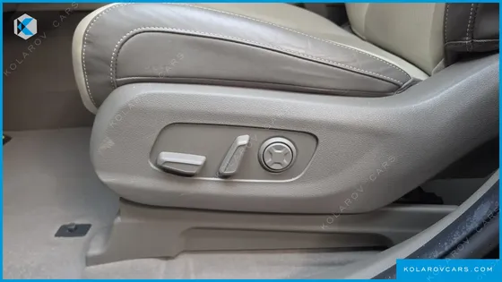 KIA CARNIVAL GASOLINE 9-SEATER HI-LIMOUSINE