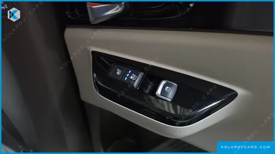 KIA CARNIVAL GASOLINE 9-SEATER HI-LIMOUSINE