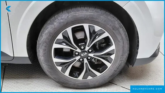 KIA CARNIVAL DIESEL 9-SEATER PRESTIGE