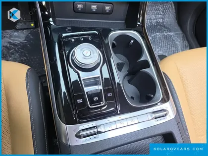 KIA CARNIVAL GASOLINE 9-SEATER NOBLESSE
