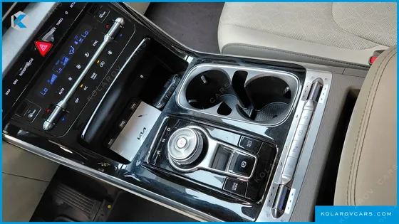 KIA CARNIVAL DIESEL 9-SEATER NOBLESSE