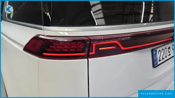 KIA CARNIVAL GASOLINE 9-SEATER PRESTIGE