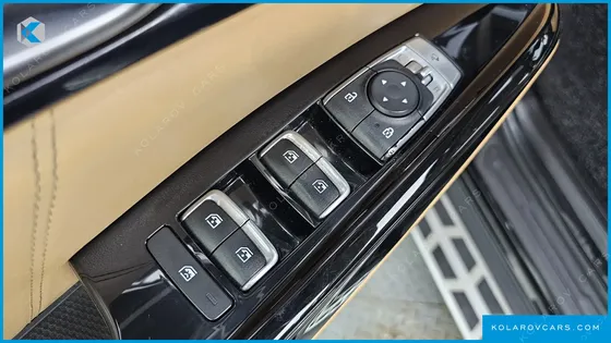 KIA CARNIVAL DIESEL 9-SEATER SIGNATURE