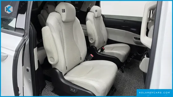 KIA CARNIVAL DIESEL 9-SEATER SIGNATURE