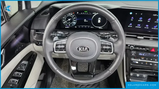 KIA CARNIVAL DIESEL 9-SEATER SIGNATURE