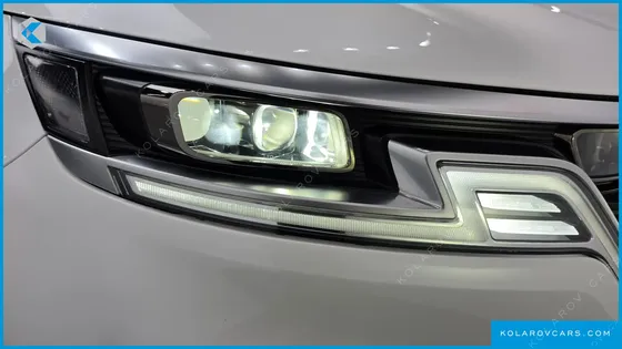 KIA CARNIVAL DIESEL 9-SEATER SIGNATURE