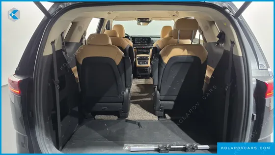 KIA CARNIVAL DIESEL 9-SEATER SIGNATURE