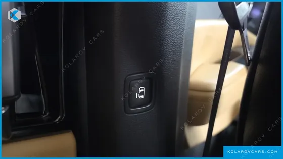 KIA CARNIVAL DIESEL 9-SEATER SIGNATURE