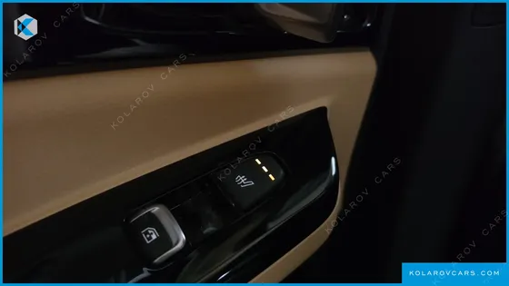 KIA CARNIVAL DIESEL 9-SEATER SIGNATURE