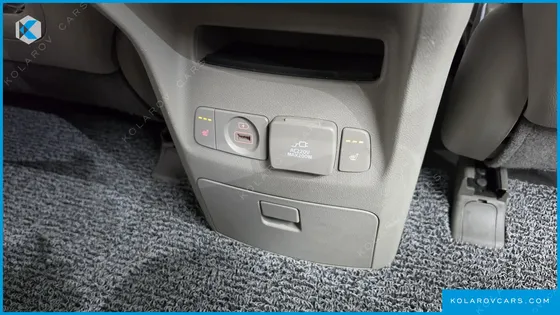 KIA CARNIVAL 9-SEATER PRESTIGE