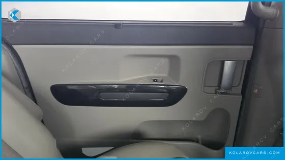 KIA CARNIVAL 9-SEATER PRESTIGE