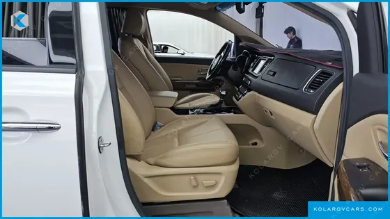 KIA CARNIVAL 9-SEATER HI-LIMOUSINE