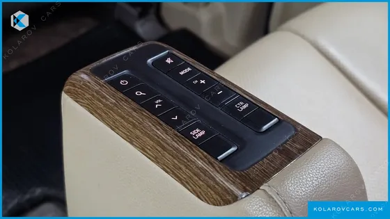 KIA CARNIVAL 9-SEATER HI-LIMOUSINE