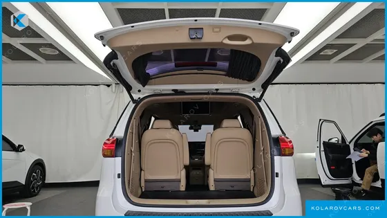 KIA CARNIVAL 9-SEATER HI-LIMOUSINE