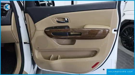 KIA CARNIVAL 9-SEATER HI-LIMOUSINE