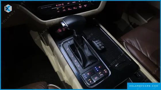 KIA CARNIVAL 9-SEATER NOBLESSE SPECIAL