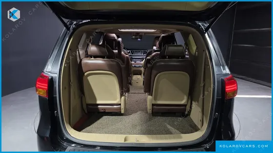 KIA CARNIVAL 9-SEATER NOBLESSE SPECIAL