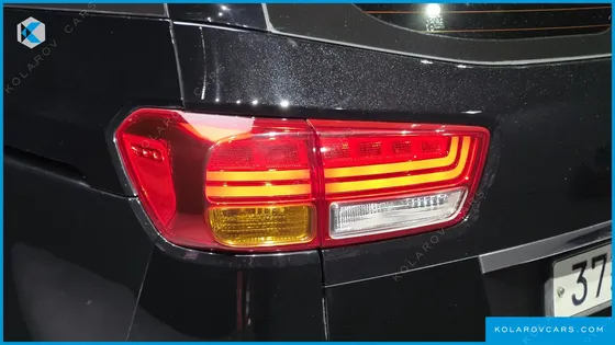 KIA CARNIVAL 9-SEATER NOBLESSE SPECIAL