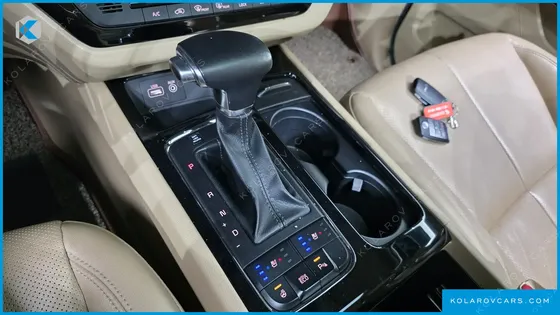 KIA CARNIVAL 9-SEATER NOBLESSE