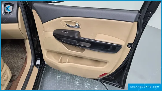 KIA CARNIVAL 9-SEATER NOBLESSE
