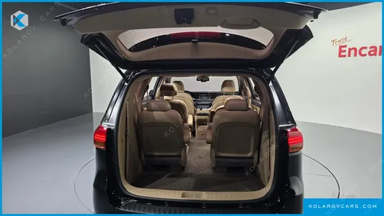 KIA CARNIVAL 9-SEATER NOBLESSE