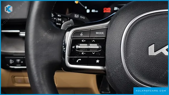 KIA CARNIVAL GASOLINE 9-SEATER SIGNATURE