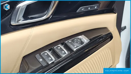 KIA CARNIVAL GASOLINE 9-SEATER SIGNATURE