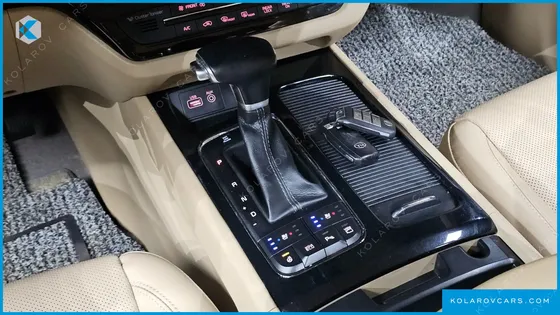 KIA CARNIVAL 9-SEATER NOBLESSE