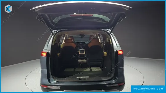 KIA CARNIVAL DIESEL 9-SEATER NOBLESSE