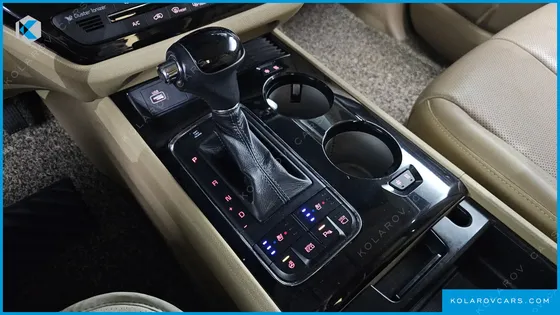 KIA CARNIVAL 9-SEATER HI-LIMOUSINE