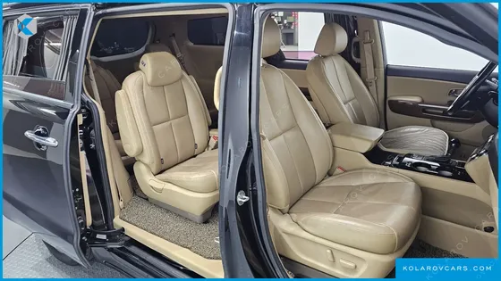KIA CARNIVAL 9-SEATER HI-LIMOUSINE