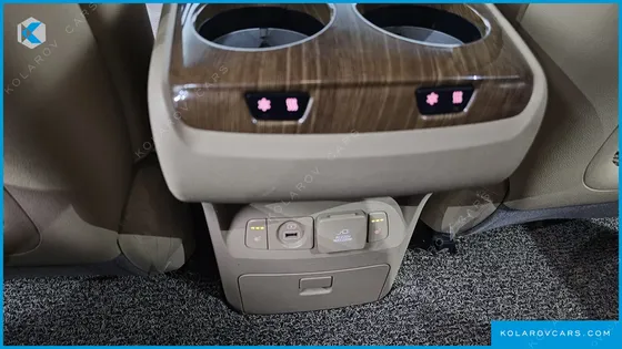 KIA CARNIVAL 9-SEATER HI-LIMOUSINE