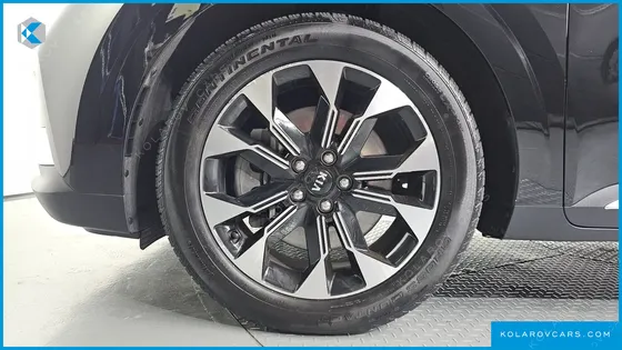 KIA CARNIVAL DIESEL 9-SEATER SIGNATURE