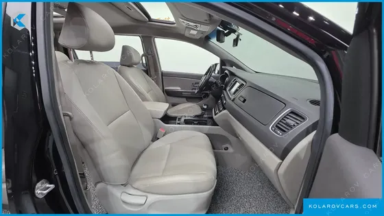 KIA CARNIVAL 9-SEATER LUXURY