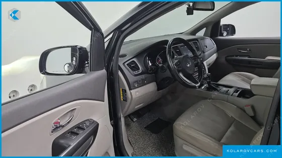 KIA CARNIVAL 9-SEATER LUXURY