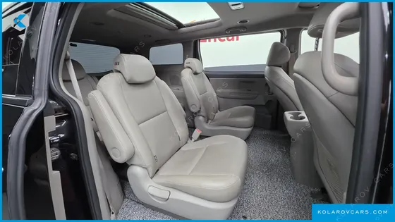 KIA CARNIVAL 9-SEATER LUXURY