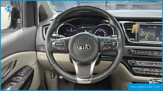 KIA CARNIVAL 7-SEATER LIMOUSINE