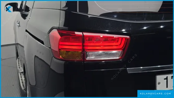 KIA CARNIVAL 7-SEATER LIMOUSINE