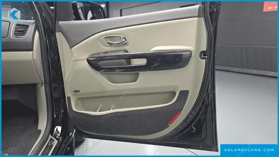 KIA CARNIVAL 7-SEATER LIMOUSINE