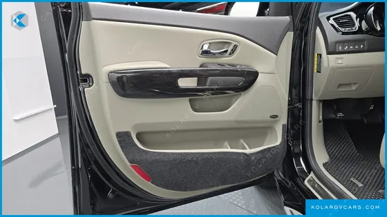 KIA CARNIVAL 7-SEATER LIMOUSINE