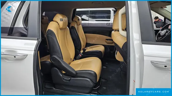 KIA CARNIVAL GASOLINE 9-SEATER PRESTIGE