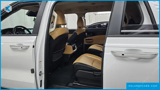 KIA CARNIVAL GASOLINE 9-SEATER PRESTIGE