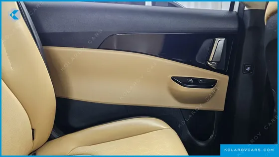 KIA CARNIVAL GASOLINE 9-SEATER PRESTIGE