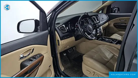 KIA CARNIVAL 7-SEATER HI-LIMOUSINE