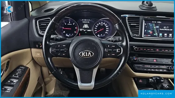 KIA CARNIVAL 7-SEATER HI-LIMOUSINE