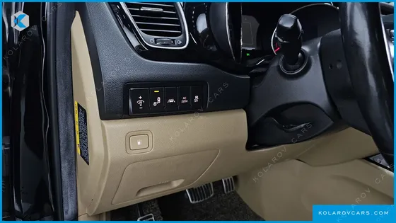 KIA CARNIVAL 7-SEATER HI-LIMOUSINE
