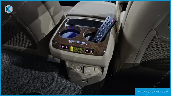 KIA CARNIVAL 7-SEATER HI-LIMOUSINE
