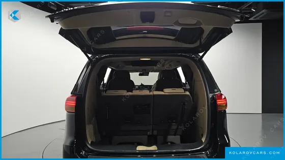 KIA CARNIVAL 7-SEATER HI-LIMOUSINE