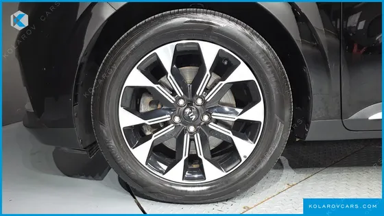 KIA CARNIVAL GASOLINE 9-SEATER SIGNATURE