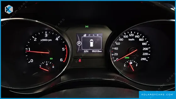 KIA CARNIVAL 9-SEATER PRESTIGE
